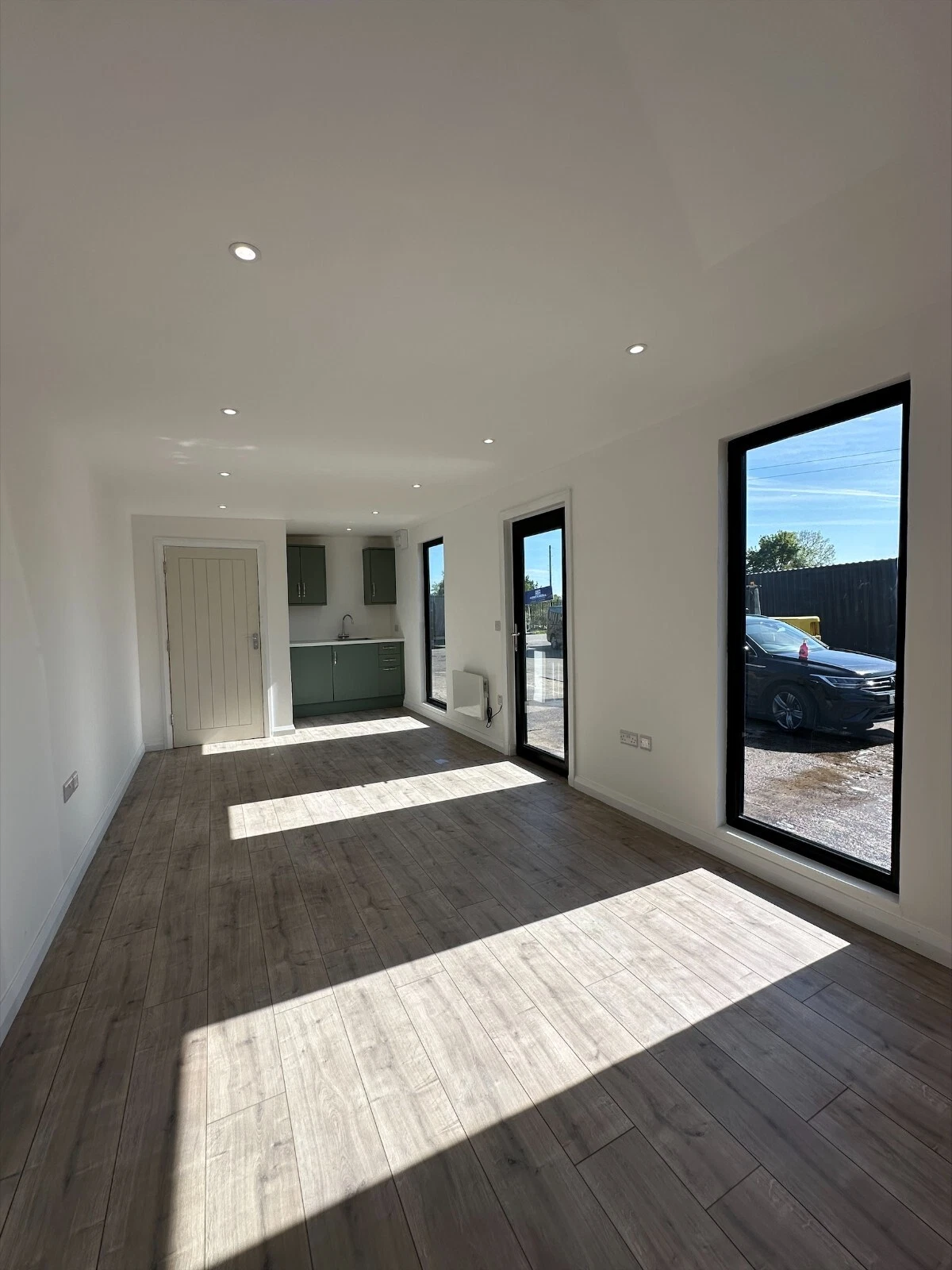 7.5 x 3m Office with kitchenette/WC - Image 2